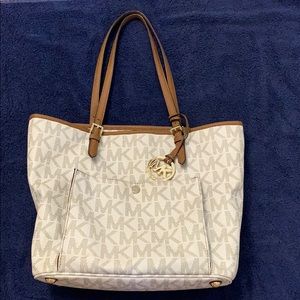Micheal Kors large tote purse